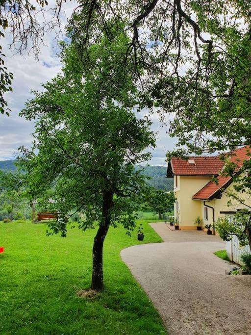 Charmantes Ferienhaus In Bester Lage Keutschach am See Εξωτερικό φωτογραφία